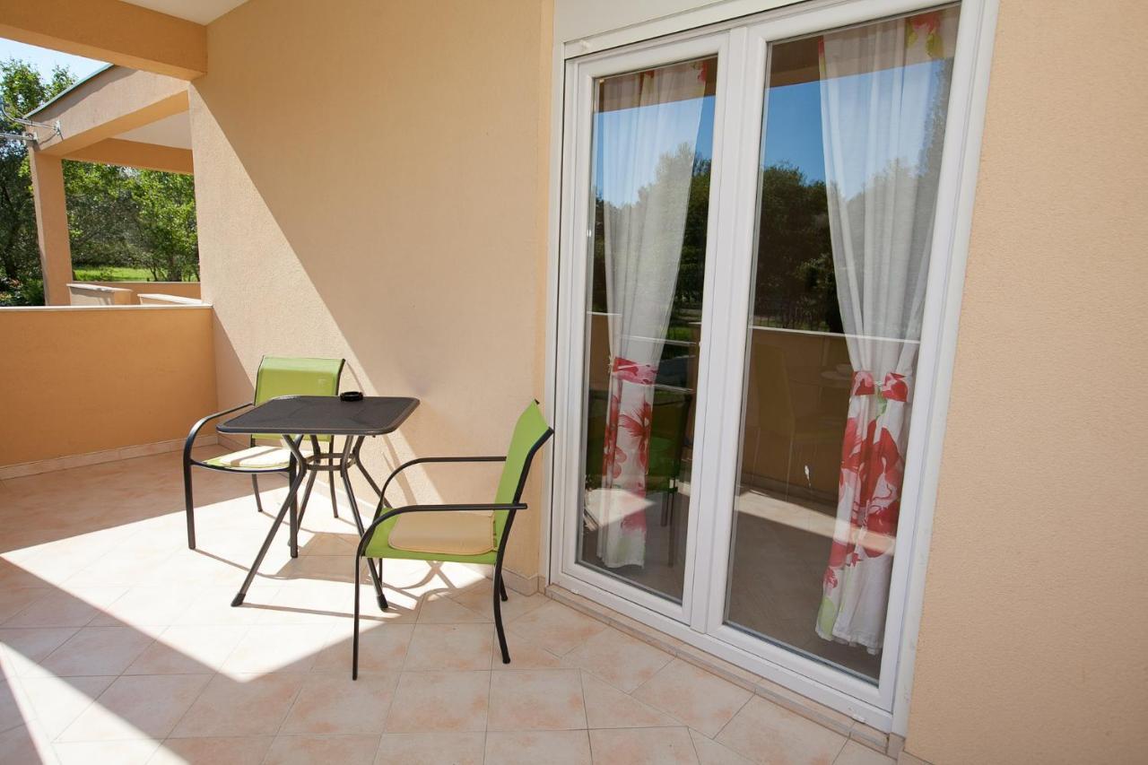 Apartmani Lea Starigrad Paklenica Dış mekan fotoğraf