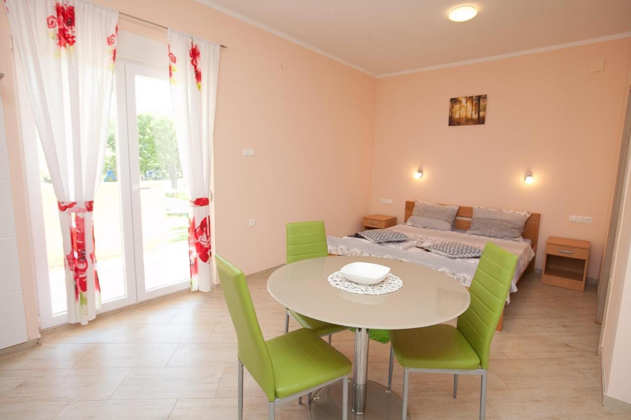 Apartmani Lea Starigrad Paklenica Dış mekan fotoğraf